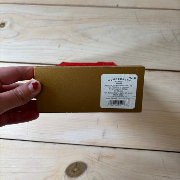 Wondershop NWT Red Felt Fabric Mantle Christmas House - Picture 3 of 5